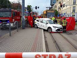 Korzystanie z naszej witryny oznacza, że będą one zamieszczane w państwa urządzeniu. Smiertelny Wypadek Na Skrzyzowaniu Ul Piotrkowskiej I Ul Sieradzkiej W Lodzi W Zderzeniu Z Tramwajem Zginal Taksowkarz Zdjecia Express Ilustrowany