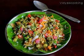 How to make masala puri or tikhi puri recipe at homewith step by step photo recipe. Street Food Series Masala Puri Recipe