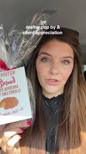 easy client appreciation & pop by for real estate agents 🥰🥰 #realtor  #popby #clientappreciation #giftideas #realestateagenttips  #realestatemarketing #creativemarketing #bundtcake