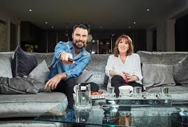 Gogglebox is one of channel 4's biggest hits, regularly attracting a consolidated audience of more than six million viewers. Celebrity Gogglebox Line Up And How To Watch Online Tv Tellymix