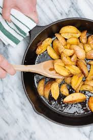 Cast Iron Skillet Roasted Potatoes Should Be Tossed In Oil Roasted Potatoes On Grill Cast Iron Recipes Roasted Potatoes