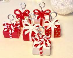 marque place cadeaux de noel en fimo table de noel decoration de noel christmas diy christmas ornaments santa time