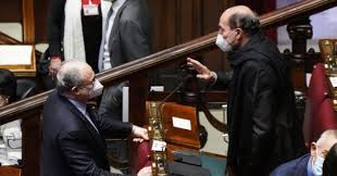 Prezioso prepotente distinto raffinato generoso spavaldo fine impetuoso tenebroso ricercato brillante esclusivo soave estroverso. Bersani Renzi Non Ho Aggettivi Per Qualificare Un Operazione Del Genere Mentre Abbiamo Centinaia Di Morti Di Pandemia Il Fatto Quotidiano