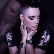 Shannon Willis's Instagram, Twitter & Facebook