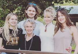 @holacom if you post it, please give me credits. Dakota Johnson Fans On Twitter New Instagram Picture Of Dakota With Her Family Posted By Melanie June 11th Https T Co Rdxhqng1z3