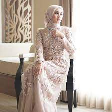 Long dress pesta dengan kombinasi bahan brokat dan sifon berwarna ungu yang sangat cantik untuk kamu yang suka dengan warna ungu atau dress berbahan brokat. Model Baju Gamis Brokat Untuk Orang Gemuk Pendek Gaun Gaun Gaun Pengantin Muslim Pakaian Wanita Bunga