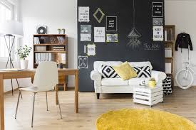 Havsta aufbewahrung mit praktischen glastüren, der ausziehbare küchentisch (perfekt für die wachsende familie und wenn freunde vorbeischauen) und das bettsofa im wohnzimmer sind eher die offensichtlicheren von ihnen. Single Wohnung Gekonnt Einrichten Zuhause Bei Sam