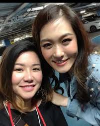 โบ สุรัตนาวี เกิดที่โรงพยาบาลพญาไท 1 เป็นบุตรสาวของสุรชัย สุวิพร ทำงานเป็นโปรกอล์ฟ กับมารดาชื่อวิไล นิธิวรรณากุล นักธุรกิจและนักสังคมสงเคราะห์ . Instagram à¹‚à¸š Tk à¸­ à¸™à¸ªà¸•à¸²à¹à¸à¸£à¸¡ à¹‚à¸š à¸— à¹€à¸„ à¸ª à¸£ à¸•à¸™à¸²à¸§ à¸ª à¸§ à¸žà¸£