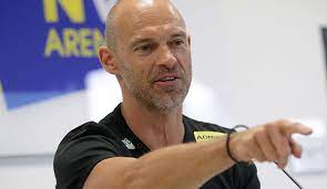 Pölten soll sich nach einem neuen trainer umsehen. Skn St Polten Dreijahresvertrag Fur Trainer Alexander Schmidt Schimpelsberger Im Probetraining