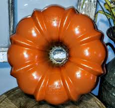 The Bundt Pan Retro Bundt Pan 70s Bundt Pan Bundt Fluted Etsy In 2020 Fluted Tube Pan Angel Food Retro