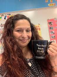 Happy Monday !!!! 33 more days until Summer break 😎😎