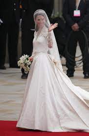 Seit sechs jahren bewohnt das ehepaar ein kleines häuschen mit großem garten. Britische Royals Riesenwirbel Um Kates Hochzeitskleid Express De