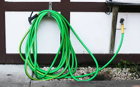 In addition to bacteria, mold, and possibly the odd frog, the water from a garden hose typically contains the following toxic chemicals: How To Say Garden Hose In Spanish What Is The Meaning Of Manguera Del Jardin Ouino