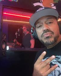 Hoy está de cumpleaños un hermano que la vida y la música me regaló y  quiero que me ayuden a felicitarlo 🥳 Didi en este día tan especial quiero  desearte larga vida