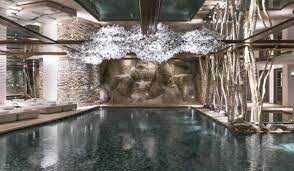 cheval blanc courchevel le luxe sans concession au sommet des alpes francaises cheval blanc courchevel piscine et piscine interieure