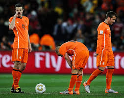 Dat hebben de britten nu ook in de gaten. Van Gaal Archives These Football Times