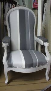 C'est une lanière de cuir taillée et cousue aux extrémités avec un écusson métallique posé sur un coussin de liège et. 8 Idees De Canage Chaise Canage Chaise Mobilier De Salon Chaise