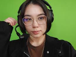 Mandy Powers's Instagram, Twitter & Facebook