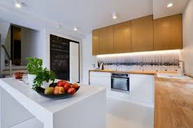 24 Gestaltungsideen Fur Kuche Glasruckwand Und Die Besten Glasarten Moderne Kuche Kuche Kuchen Inspiration