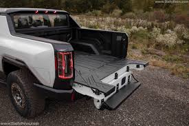 The 2022 gmc hummer ev electric pickup truck will make its public debut this fall, but production isn't scheduled to start until 2021 at a detroit factory. 2022 Gmc Hummer Ev Dailyrevs