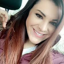 Melissa Tuthill's Instagram, Twitter & Facebook