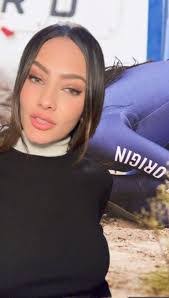 Kelly Steelman's Instagram, Twitter & Facebook