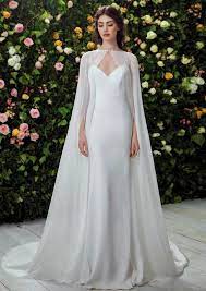 Simple Wedding Dress All Brides Imagine Finding The Most Suitable Wedding However For This They Require T Wedding Dresses Winter Wedding Dress Bridal Dresses