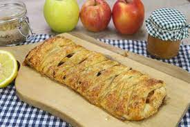 Lo chef alessandro gilmozzi ha realizzato per noi questa dolcezza di cui ogni famiglia custodisce un segreto e una propria tradizione. Strudel Veloce Di Mele Ecco Come Prepararlo In Pochi Minuti