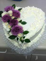 Heart Shaped Wedding Cake With Fresh Flowers Fresh Flower Cake Heart Shaped Wedding Cakes Cake Art