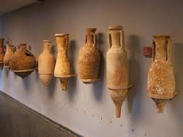 Una colección de antiguas ánforas romanas fueron encontradas en la ciudad de alicante, en españa. Hispania Romana Roman Spain Arqua Museo Nacional De Arqueologia Subacuatica Cartagena Murcia Spain Anforas Roma Bottles Decoration Home Decor Bard
