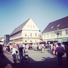 Diesen Sonntag Sind Wir Endlich Wieder Mal In Buckeburg Yeah Am 6 10 Von 13 18h Auf Dem Schonen Marktplatz Vorm Schloss Meh Dolores Park Street View Scenes