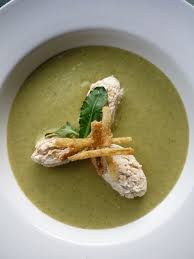 Unite i broccoletti, fate insaporire per 1 minuto e aggiungete la vellutata. Omia Consiglia Vellutata Di Broccoletti Con Quenelle Di Ricotta Alla Cannella Omialab
