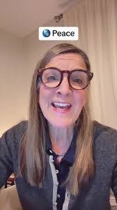 Leslie Latimer's Instagram, Twitter & Facebook