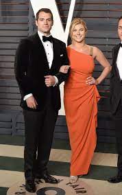 Henry cavill and teen girlfriend tara king make their red carpet debut as a couple at vanity fair oscar party. Henry Cavill Has Split From Teenage Girlfriend Just Months After Gushing About Their Relationship Mirror Online