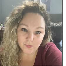 Does Universal's Stella Nova resort have microwaves and safes?