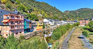 La casa está de origen en la mayor parte con suelos de madera, igual las. Hoteles Baratos En Villafranca Del Bierzo Alojamiento A Partir De 12 Noche Kayak