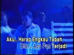 Lagu dari kumpulan spring yang pernah popular di pertengahan 90an yang tidak luput dari ingatan. Kita Ditakdirkan Jatuh Cinta Spring Youtube