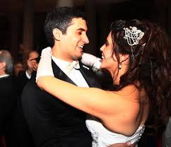 19 kasım 2009'da oyuncu pınar öğün ile evlenmiştir. Memet Ali Alabora Ve Pinar Ogun Cifti Dun Aksam Gerceklestirilen Dugunle Evlendi Ayrintilar Ve Fotograflar Icin Tiklayin Ucankus