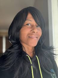 Can anyone make this look Christmassy please? 🎅🎁