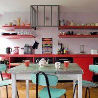 Une Maison Typique Et Romantique A Notting Hill Cuisines Retro Cuisine Vintage Idee Deco Cuisine