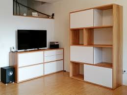 Entwurfsanimation mit #einbauschränke für ein #schlafzimmer mit #cabinet #voltuno in #glossy weiß mit tokio rosé und freistehendem schubladenblock. Neue Projekte Mobelmanufaktur Henschel