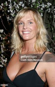 21 Photos & High Res Pictures