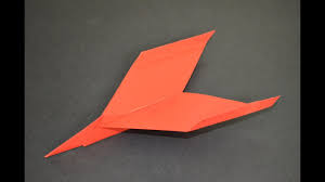 Dobla uno de los lados del papel hacia afuera como haciendo un ala. Como Hacer Un Avion De Papel Que Vuela Mucho Aviones De Papel Origami Avion Youtube