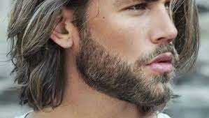 Coiffures aérées, naturelles, au carré. Coupe Cheveux Homme Mi Long Boucle Roydon Noble