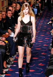 Lottie moss's bio and a collection of facts like bio, net worth, age, facts, wiki, tattoo, model, mum, parents, loses chihuahua, kate moss's sister, clothing, pacsun, nude, bath, affairs, boyfriend, news, gossip, famous for, bathtub, family, siblings and more can also be found. Lottie Moss Steckbrief News Bilder Gala De