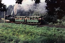 Unterwegs hält die drachenfelsbahn an der mittelstation. Dampfzug Am Drachenfels Wdr Digit