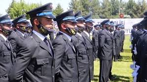 Gönüllü olarak polislik sınavlarına giren bir takım arkadaşlar, sınavı kazanırlar fakat mezun olmak için şehri kötü. Bakan Soylu Polis Akademisi Malatya Pmyo 26 Donem Mezuniyet Toreninde Konustu