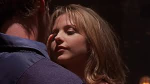 2×01 When she was bad: è il sesso il tema della stagione
