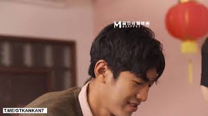 弟弟在朋友的教唆下到奶茶店强上表姐按耐不住弟弟最后没忍住还是当着众人的面成功操了自己的黑丝表姐(