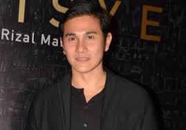 Seperti pada foto, vino tampak bergaya dengan jenggot panjang dan. Vino G Bastian Cast In Biopic On Late Music Legend Chrisye Entertainment The Jakarta Post